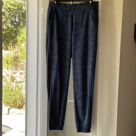Athleta Brooklyn Camo Jogger, size 8, Blue Camo, pre-owned - Picture 2 of 8